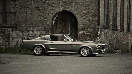 Vintage Elegance on Wheels wallpaper
