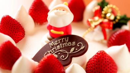 Festive Strawberry Delight Christmas Cake Wallpaper wallpaper