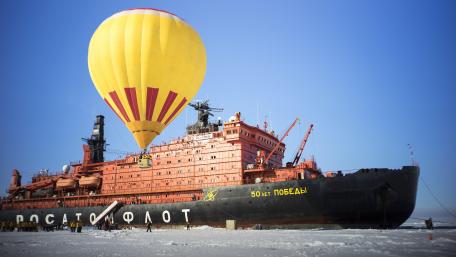 Hot air balloon at North Pole wallpaper