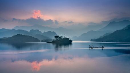 Misty Mountain Lake Serenity wallpaper