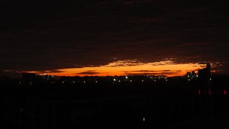 Urban Sunset Silhouette: City Lights Ablaze wallpaper