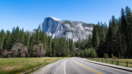 Mountain Road to the Horizon wallpaper