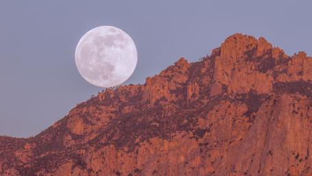 Moonrise Over Majestic Mountains wallpaper