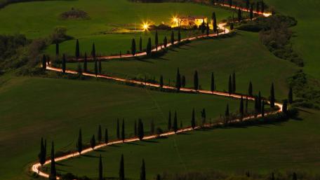 Serene Dusk in Tuscan Countryside wallpaper