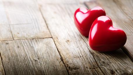 Hearts on Rustic Wood wallpaper