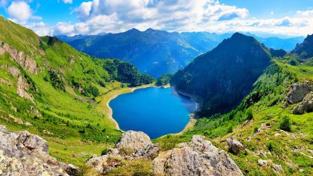 Tranquil Mountain Lake View wallpaper