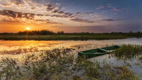 sunken boat wallpaper
