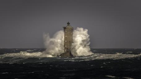 Majestic Lighthouse Battling Stormy Seas wallpaper