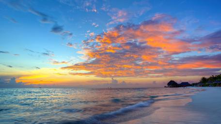 Serene Sunset Over Calm Waters wallpaper