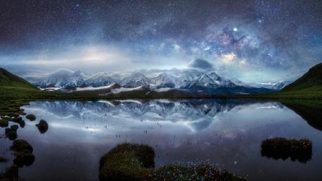 Serene Starry Reflections in Nature's Beauty wallpaper