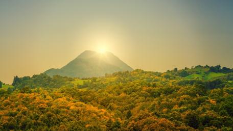 Majestic Mountain Sunrise Over Lush Greenery wallpaper