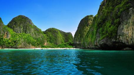 Serene Tropical Paradise Awaits You wallpaper