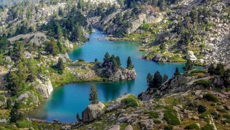 Tranquil Tarn in Mountainous Landscape wallpaper