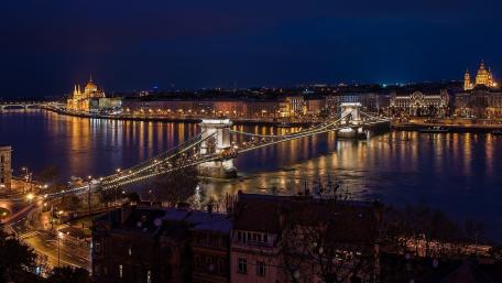Chain Bridge from Buda side by night wallpaper