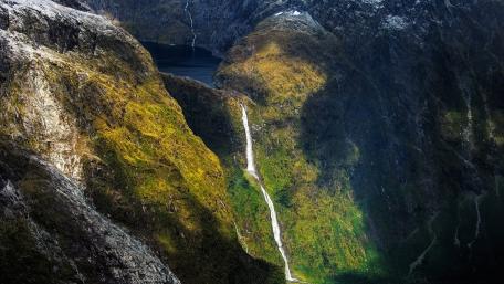 Sutherland Falls and Lake Quill, New Zealand wallpaper