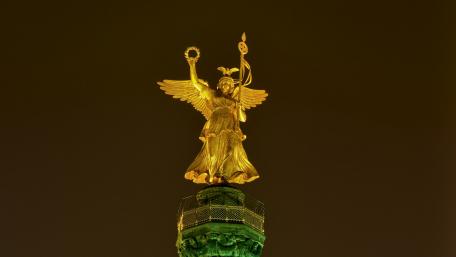 The Statue of Victoria wallpaper