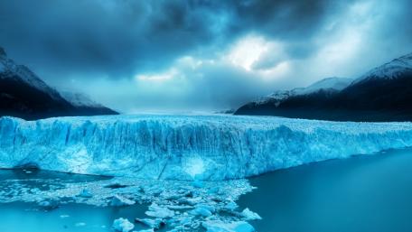 Majestic Glacial Serenity in Cool Blue Tones wallpaper