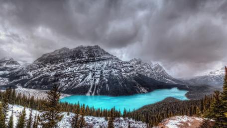 Majestic Mountain Lake in a Winter Landscape wallpaper