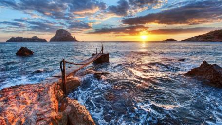 Sunset Serenity by the Seaside wallpaper