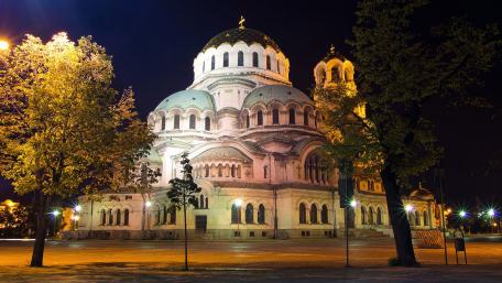 Stunning Night View of a Historic Cathedral wallpaper