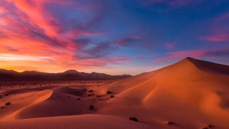 Stunning Desert Sunset Over Dunes wallpaper