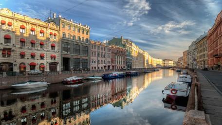 Serene River Reflections in a Vibrant Cityscape wallpaper