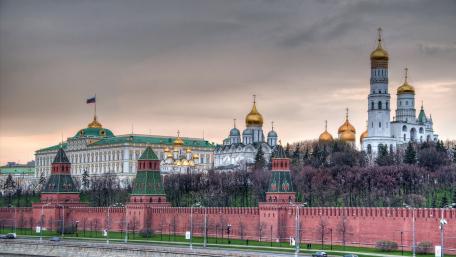Moscow's Majestic Skyline at Dusk wallpaper