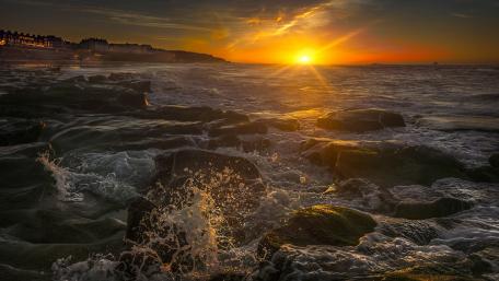 Serene Sunset Over the Sea wallpaper
