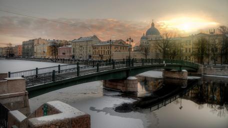 Charming Cityscape at Dawn in Saint Petersburg wallpaper