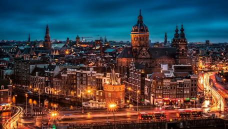 Stunning Cityscape of Amsterdam at Dusk wallpaper
