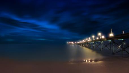 Serene Night Over the Ocean Pier wallpaper