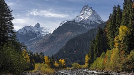 Majestic Mountain Landscape with Vibrant Autumn Colors wallpaper