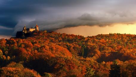 Majestic Castle in Autumn Glory wallpaper