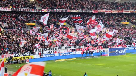 Crowd at Mercedes-Benz Arena in Stuttgart wallpaper