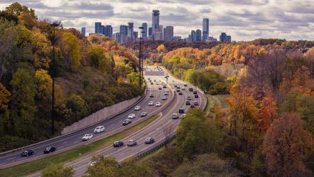 Traffic on Don Valley Parkway wallpaper