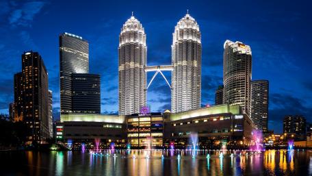 Petronas Twin Towers by night wallpaper