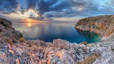 Tranquil Coastal Sunset Scene wallpaper
