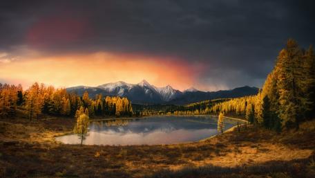 Majestic Sunset over Serene Lake and Mountains wallpaper