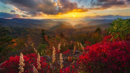 Breathtaking Autumn Sunset Over Mountains wallpaper
