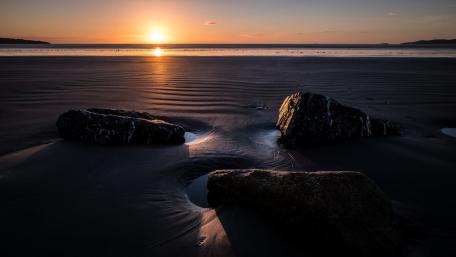 Tranquil Sunset Over Serene Beach wallpaper