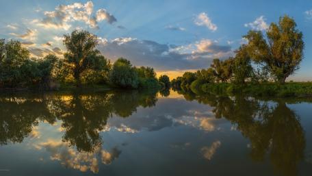 Tranquil River at Twilight Moment wallpaper