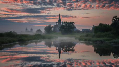 Serene Temple Reflection in Early Morning Light wallpaper