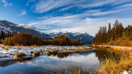 Serene Mountain Reflection on a Tranquil River wallpaper