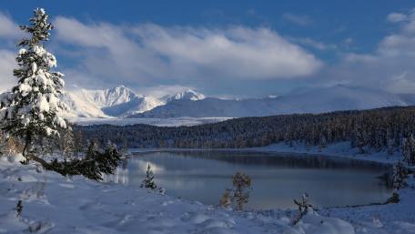 Winter Wonderland with a Serene Lake View wallpaper