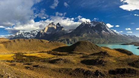Majestic Mountains and Serene Waters Awaiting Adventure wallpaper