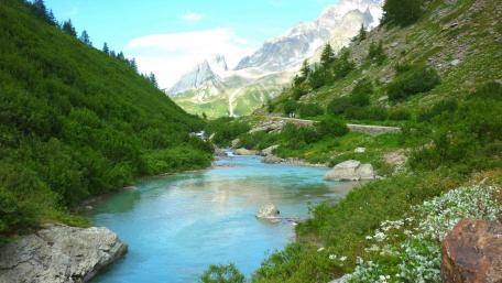 Serene Mountain Valley River wallpaper