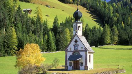 Secluded Mountain Chapel in Autumn Serenity wallpaper