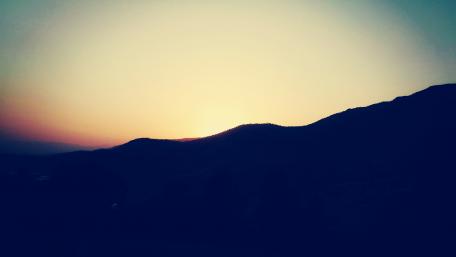 Majestic Mountain Sunset View wallpaper