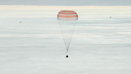 Soyuz MS-13 with Expedition 61 Crew Members Aboard wallpaper