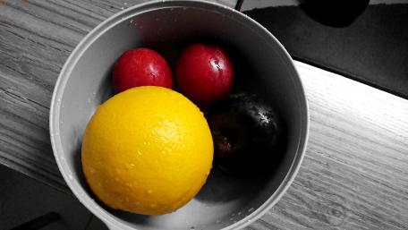 Vibrant Fruit Bowl Delightful Colors in a Simple Setting wallpaper
